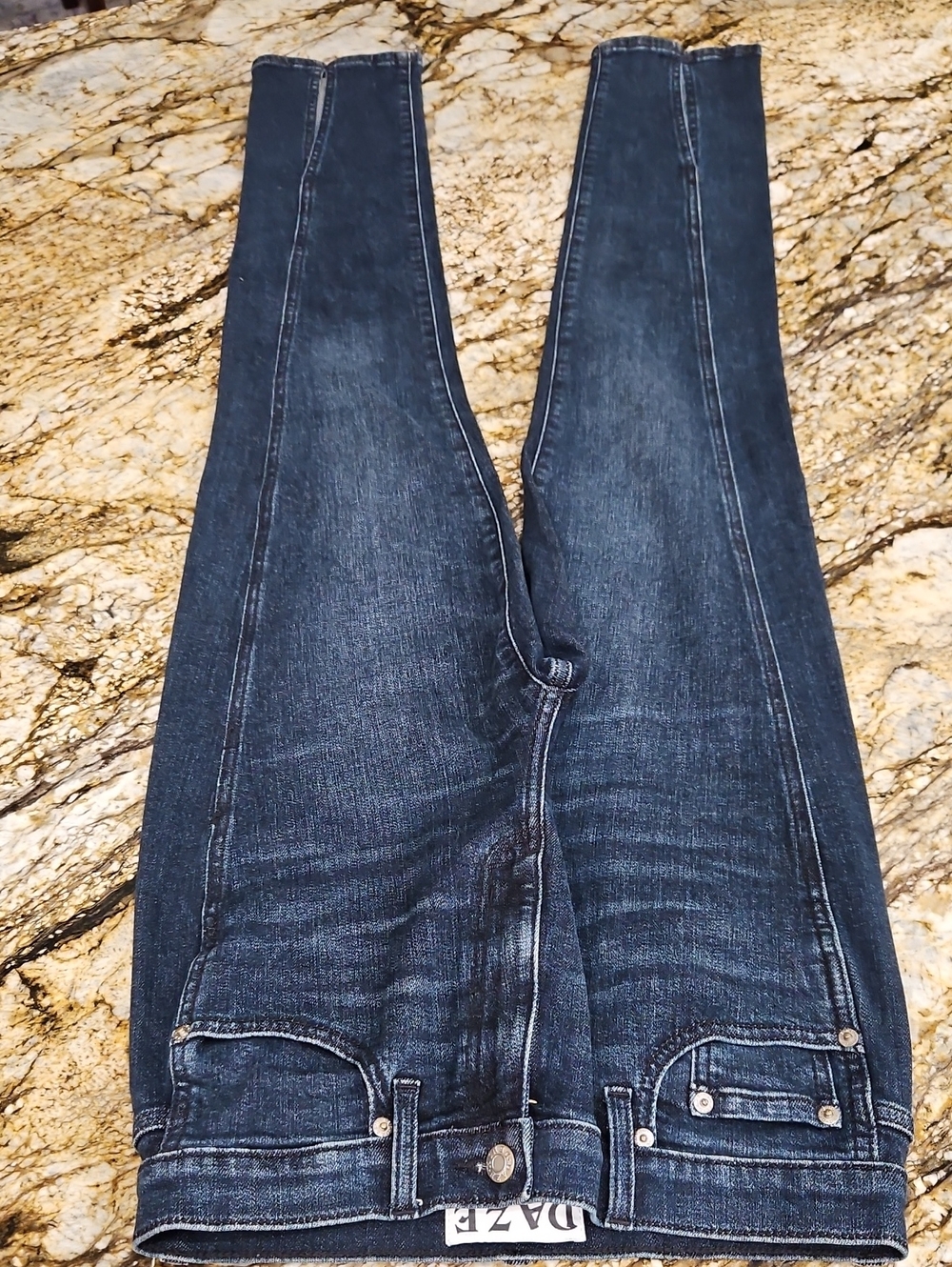 DAZE Women's Dark Blue Women's Jeans. Size 27 Inseam 32.5" Rise 11"